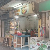 หน้าร้าน ก๋วยเตี๋ยวไก่ตุ๋นฮ่องกง สาขา1ประชาสงเคราะห์31