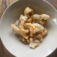 เมนูของร้าน ก๋วยเตี๋ยวเรือริมน้ำ วัดเทวราชกุญชร