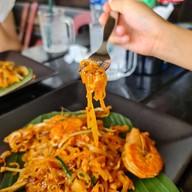 ผัดไทยกระทะเหล็ก