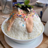 2littlepigscafe -