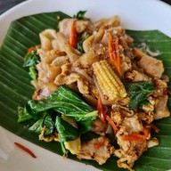 ผัดไทยกระทะเหล็ก