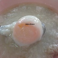 เมนูของร้าน โจ๊กหมูทรงเครื่อง