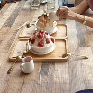 2littlepigscafe -