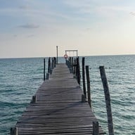 เกาะกูดอ่าวพร้าวบีชรีสอร์ท