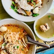 ก๋วยเตี๋ยวหมู สูตรโบราณ ริมคลอง ริมคลองภาษีเจริญศาลเจ้าแม่ทับทิม
