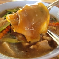 เมนูของร้าน กินจั๊บกันต์ ก๋วยจั๊บน้ำข้น ( สูตรโบราณ )
