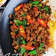 กะเพราหน้าวอม Nuea yang na warm