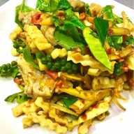 ครัว เกาะใหญ่ by พริกไทยสด กรุงเทพกรีฑา