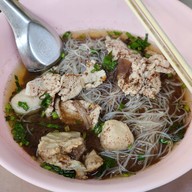 เอ๋ เกาเหลาหมูตุ๋น