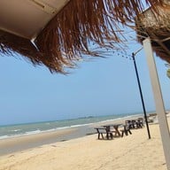ร้านอาหารต้นหาด