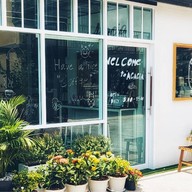 ACACIA Coffee House - บ้าน กาแฟ อาเคเซีย หมู่บ้านโกลเด้นทาวน์ศรีราชา-อัสสัมชัญ ถ.เก้ากิโล