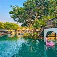 The Wild Swans Lake And Restaurant