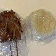 เมนูของร้าน ศุจินธรหมูทอดเสียบไม้ ตลาดต้นไม้ชายคา เพชรเกษม 28