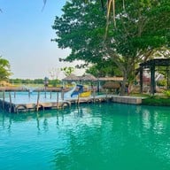 The Wild Swans Lake And Restaurant