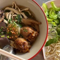 ก๋วยเตี๋ยวไก่มะระ ร่มเกล้า2 🐓
