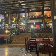 ร้านอาหาร บ้านปีกไม้
