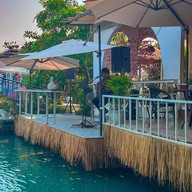 The Wild Swans Lake And Restaurant