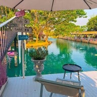 The Wild Swans Lake And Restaurant