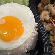 ครัวในบ้านเเม่เฮงเฮง กะเพราพริกแห้ง 1