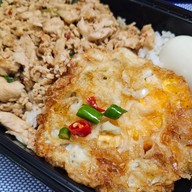อร่อยเฉย...กะเพราถาด ลาดพร้าว-วังหิน