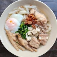 ก๋วยจั๊บญวน /ก๋วยจั๊บสาวญวน เส้นสดทำเอง โชคชัย4ซ.6