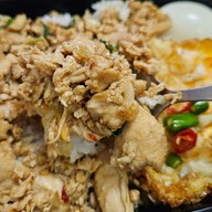อร่อยเฉย...กะเพราถาด ลาดพร้าว-วังหิน