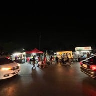 ตลาดโต้รุ่งหน้าสถานีรถไฟลพบุรี