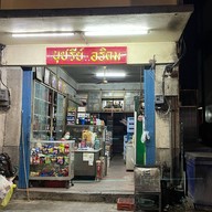 ตลาดโต้รุ่งหน้าสถานีรถไฟลพบุรี