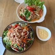 WARMWHITE cafe&hangout