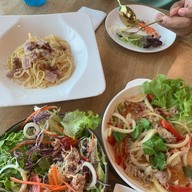 WARMWHITE cafe&hangout