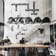 บลูมังกี้ฮับแอนด์โฮเทล