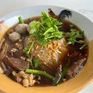 เลิศโอชา เนื้อตุ๋น หมูตุ๋น (หน้าอู่สมาน)