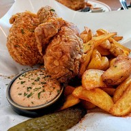 เมนูของร้าน Henryfry Fried Chicken ไก่ทอด เจริญกรุง