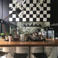 บลูมังกี้ฮับแอนด์โฮเทล