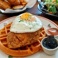 เมนูของร้าน Henryfry Fried Chicken ไก่ทอด เจริญกรุง