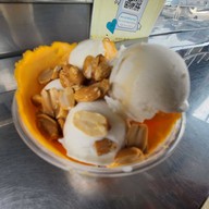 เมนูของร้าน ไอติมไข่แข็งเมืองทอง
