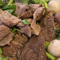 เมนูของร้าน เนื้อตุ๋นน้ำแดง 5 ดาว (สูตรน้ำจิ้มพริกไทยดำ) บางกอกใหญ่