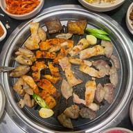 Darak Korean Restaurant ดารัก โคเรียนทาวน์