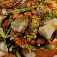 ยำพี่เรือ ส้มตำ ยำ ตลาดสดศุภฤกษ์