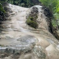 น้ำตกบัวตอง