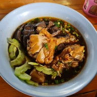 เมนูของร้าน ก๋วยเตี๋ยวไก่มะระ น้านา