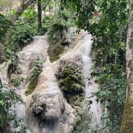 น้ำตกบัวตอง