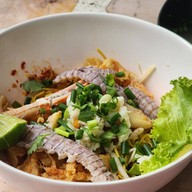 เมนูของร้าน เจ๊เพ็ญเย็นตาโฟปูกั้ง วัดไผ่ล้อม(ต้นตำรับ) ตั้งอยู่ที่วัดไผ่ล้อม