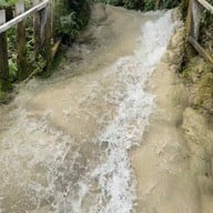 น้ำตกบัวตอง