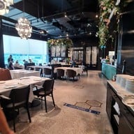 บรรยากาศ Another Hound Café Central Embassy