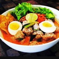 ก๋วยเตี๋ยวต้มยำไข่หวานประตูสวนดอกเชียงใหม่