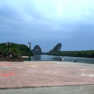 เขาขนาบน้ำ