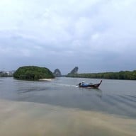 เขาขนาบน้ำ