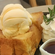 ร้านข้าวกลางซอย ข้าวหมูทอด ไก่ทอด ลาดกระบัง