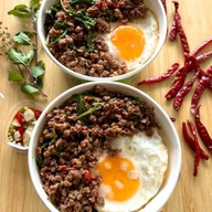 ครัวในบ้านเเม่เฮงเฮง กะเพราพริกแห้ง 1